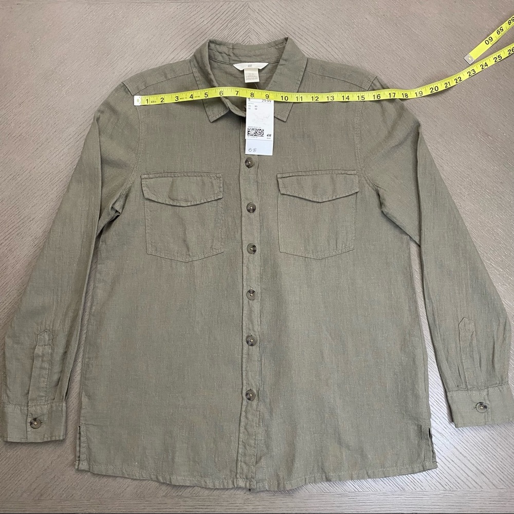 H&M Women’s Light Olive Green Collared Button Down Long Sleeve Shirt Size XS NWT